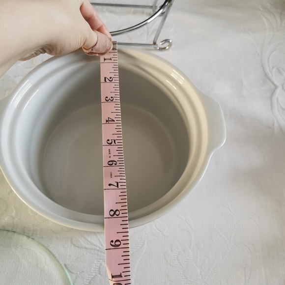 White Stoneware Casserole Dish With Cradle & Lid - Picture 7 of 7